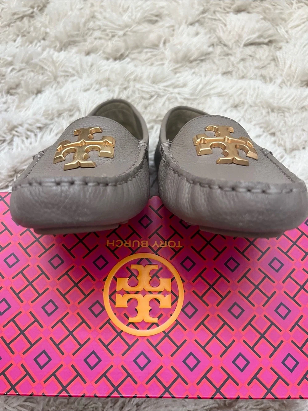 Like New— Tory Burch French Gray Leather Loafers with Gold Logo Accent Size 8